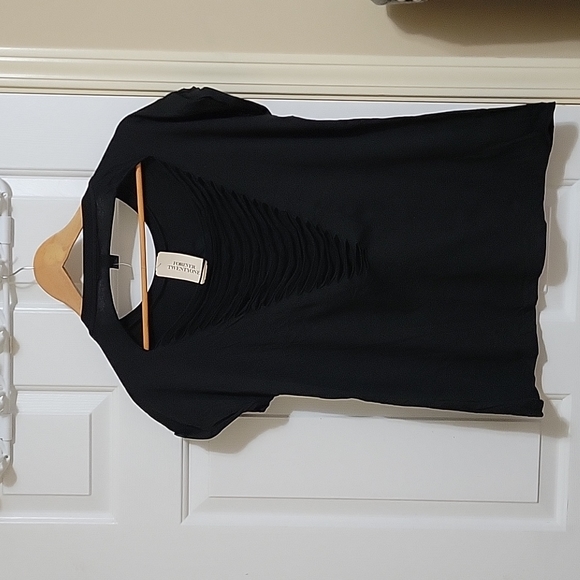 Forever 21 cut out back Tee - Picture 2 of 4